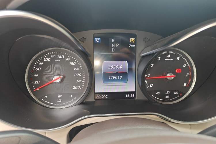 Used Mercedes-Benz GLC 2016 GLC 260 4MATIC Dynamic Edition Odometer Close Up