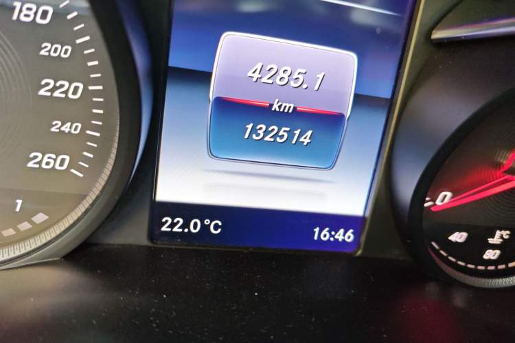 Used Mercedes-Benz GLC 2016 GLC 200 4MATIC Odometer Close Up