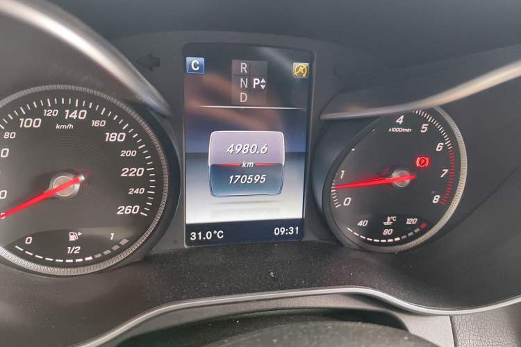 Used Mercedes-Benz GLC 2016 GLC 300 4MATIC Dynamic Model Odometer Close Up