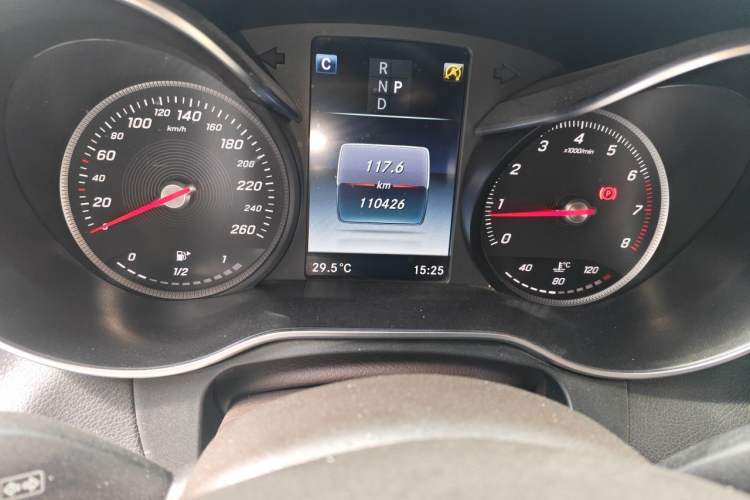 Used Mercedes-Benz GLC 2016 GLC 260 4MATIC Dynamic Edition Odometer Close Up