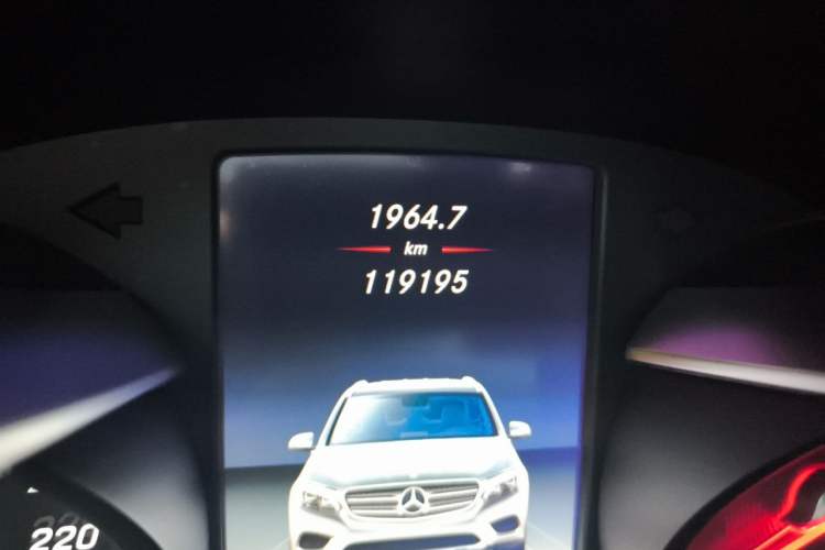 Used Mercedes-Benz GLC 2016 GLC 300 4MATIC Dynamic Model Odometer Close Up