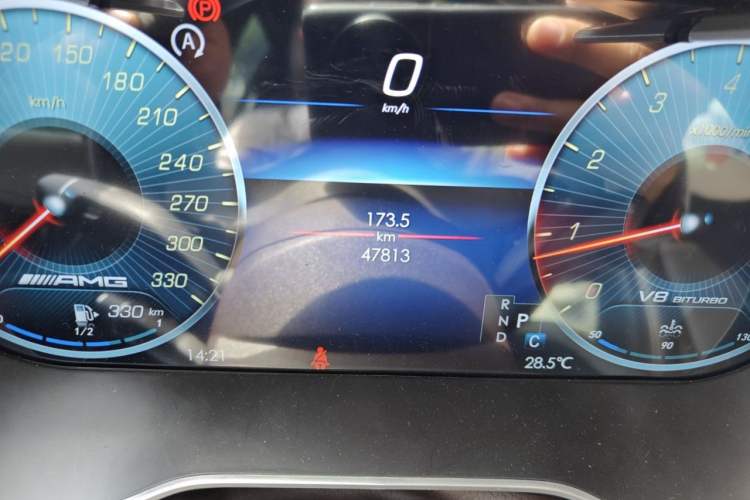 Used Mercedes-Benz GLC 2016 GLC 260 4MATIC Luxury Model Odometer Close Up