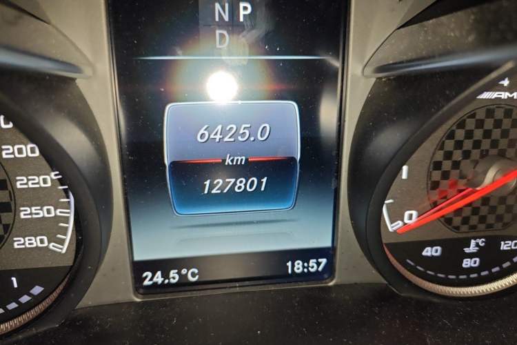 Used Mercedes-Benz GLC 2016 GLC 300 4MATIC Dynamic Model Odometer Close Up