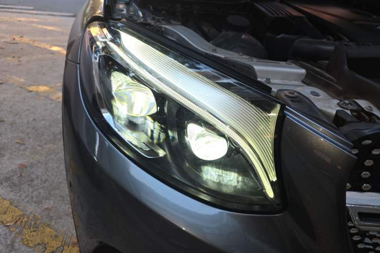 Used Mercedes-Benz GLC 2016 GLC 300 4MATIC Luxury Model Right Front Headlight