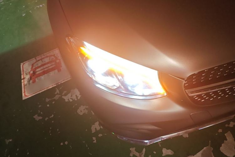 Used Mercedes-Benz GLC 2016 GLC 300 4MATIC Dynamic Model Right Front Headlight