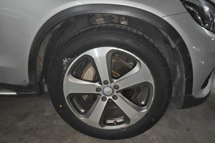 Used Mercedes-Benz GLC 2016 GLC 260 4MATIC Luxury Model Right Front Wheel Hub