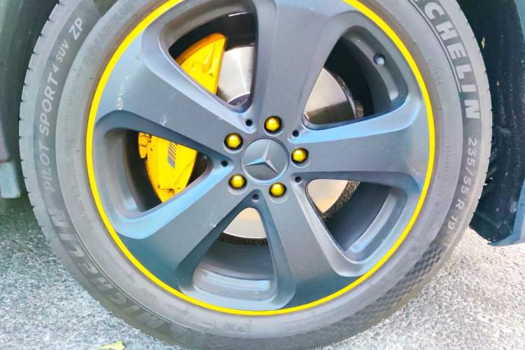 Used Mercedes-Benz GLC 2016 GLC 300 4MATIC Dynamic Model Right Front Wheel Hub
