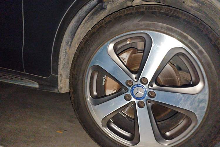 Used Mercedes-Benz GLC 2016 GLC 260 4MATIC Luxury Model Right Front Wheel Hub
