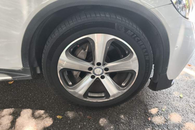 Used Mercedes-Benz GLC 2016 GLC 300 4MATIC Dynamic Model Right Front Wheel Hub