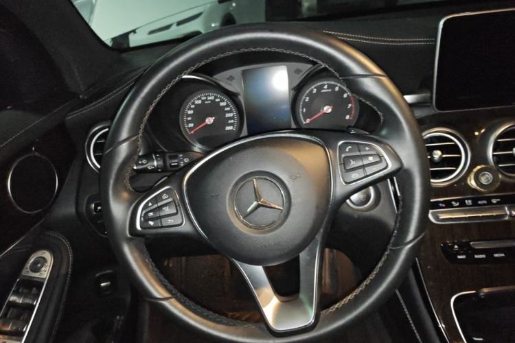 Used Mercedes-Benz GLC 2016 GLC 260 4MATIC Luxury Model Steering Wheel