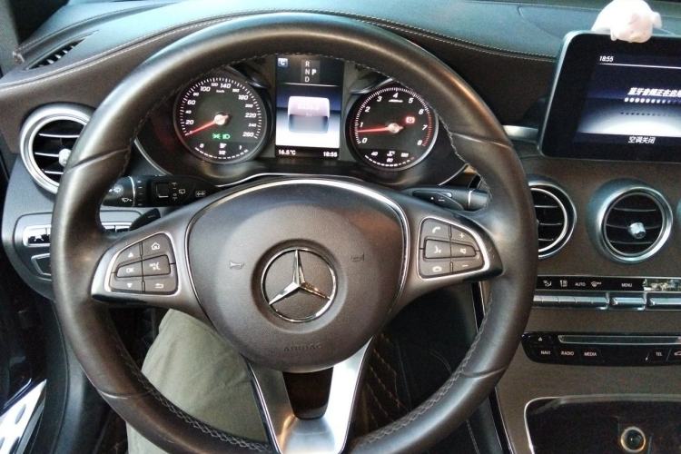 Used Mercedes-Benz GLC 2016 GLC 260 4MATIC Luxury Model Steering Wheel