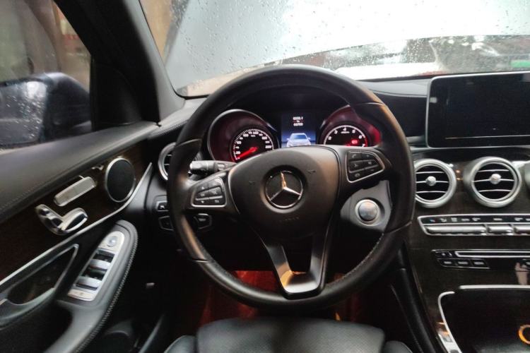 Used Mercedes-Benz GLC 2016 GLC 260 4MATIC Luxury Model Steering Wheel