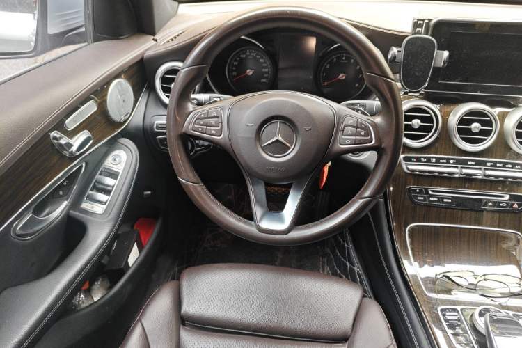 Used Mercedes-Benz GLC 2016 GLC 260 4MATIC Dynamic Edition Steering Wheel
