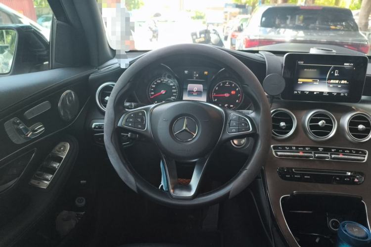 Used Mercedes-Benz GLC 2016 GLC 300 4MATIC Dynamic Model Steering Wheel