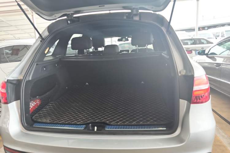 Used Mercedes-Benz GLC 2016 GLC 260 4MATIC Dynamic Edition Trunk