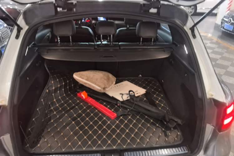Used Mercedes-Benz GLC 2016 GLC 200 4MATIC Trunk
