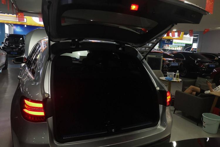 Used Mercedes-Benz GLC 2016 GLC 300 4MATIC Dynamic Model Trunk
