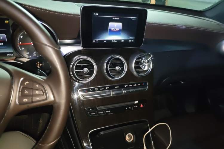 Used Mercedes-Benz GLC 2016 GLC 260 4MATIC Dynamic Edition Audio And AC Panel