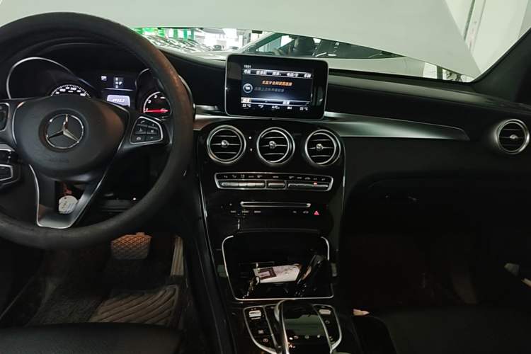 Used Mercedes-Benz GLC 2016 GLC 260 4MATIC Luxury Model Audio And AC Panel