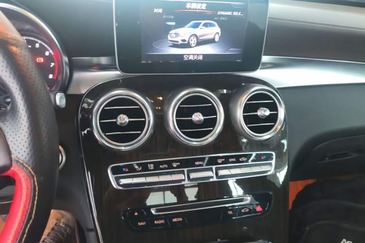 Used Mercedes-Benz GLC 2016 GLC 260 4MATIC Dynamic Edition Audio And AC Panel