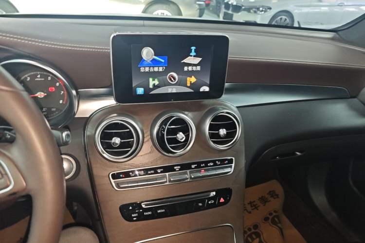 Used Mercedes-Benz GLC 2016 GLC 300 4MATIC Dynamic Model Audio And AC Panel