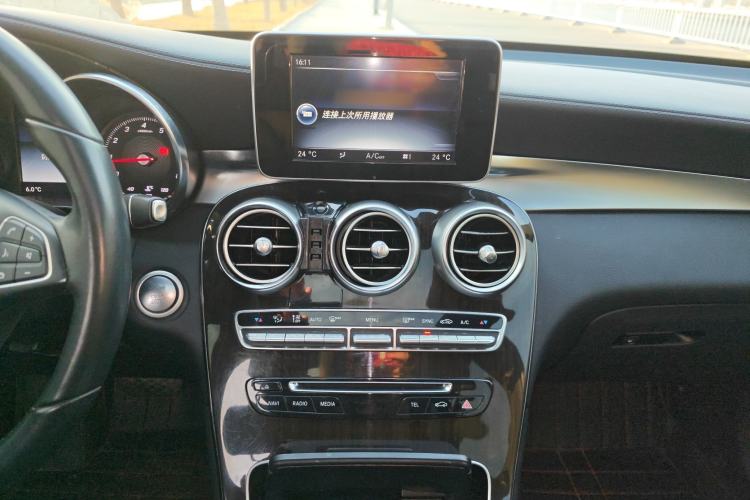 Used Mercedes-Benz GLC 2016 GLC 260 4MATIC Dynamic Edition Audio And AC Panel