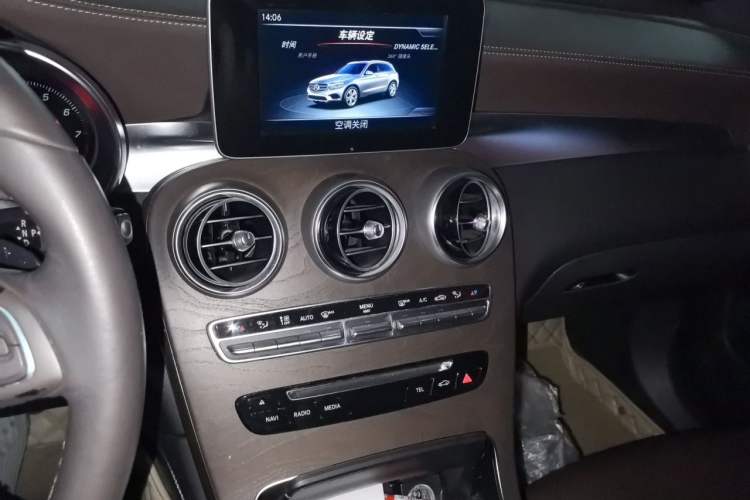 Used Mercedes-Benz GLC 2016 GLC 300 4MATIC Dynamic Model Audio And AC Panel