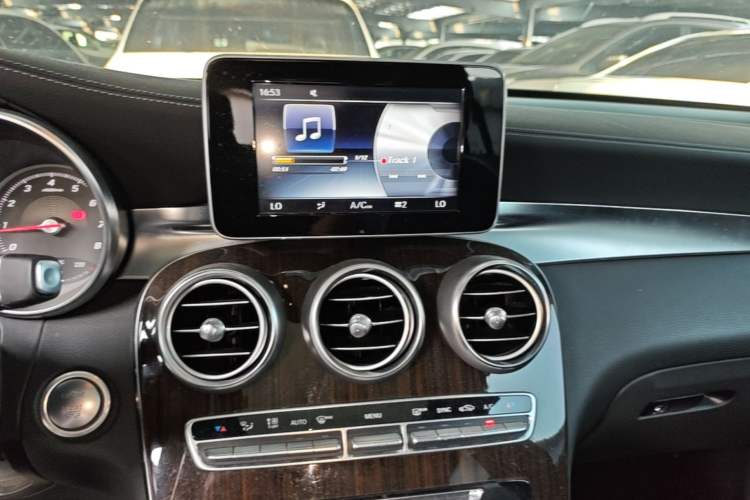 Used Mercedes-Benz GLC 2016 GLC 260 4MATIC Dynamic Edition Audio And AC Panel