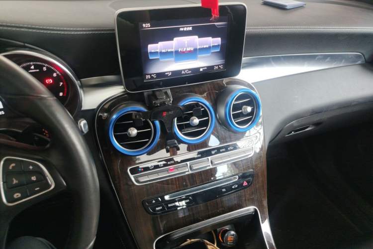Used Mercedes-Benz GLC 2016 GLC 260 4MATIC Dynamic Edition Audio And AC Panel