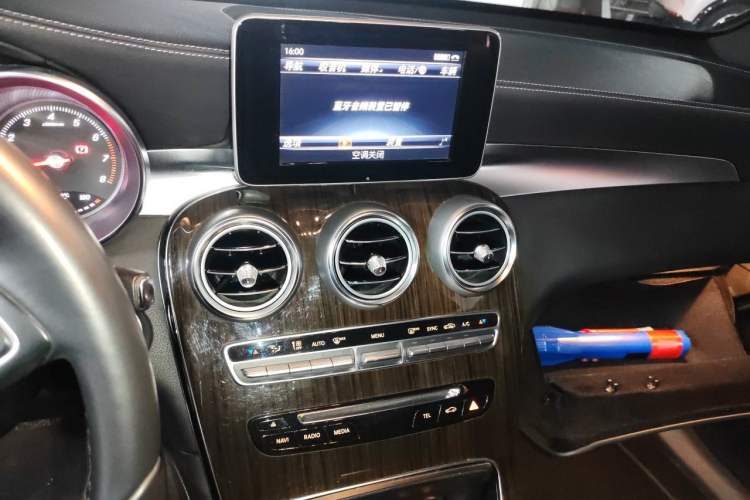 Used Mercedes-Benz GLC 2016 GLC 260 4MATIC Dynamic Edition Audio And AC Panel