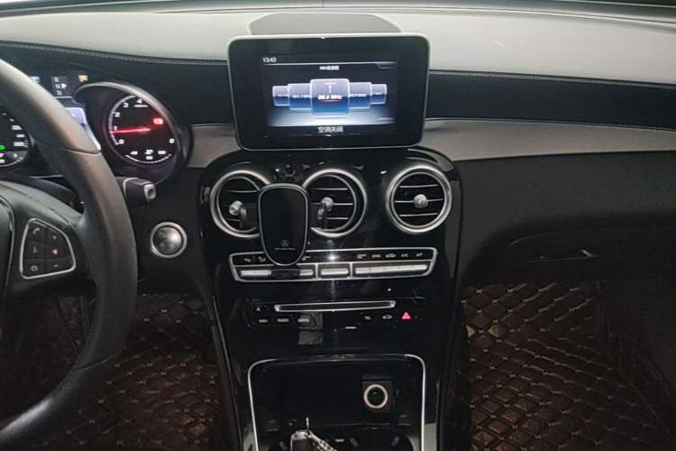 Used Mercedes-Benz GLC 2016 GLC 200 4MATIC Audio And AC Panel