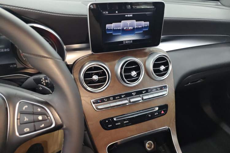 Used Mercedes-Benz GLC 2016 GLC 300 4MATIC Dynamic Model Audio And AC Panel