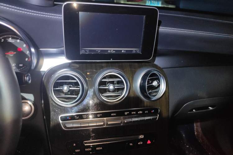 Used Mercedes-Benz GLC 2016 GLC 260 4MATIC Dynamic Edition Audio And AC Panel
