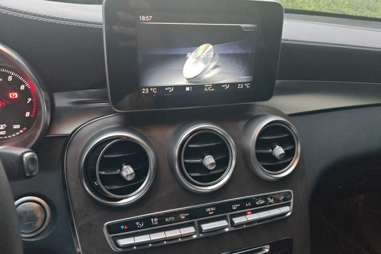Used Mercedes-Benz GLC 2016 GLC 300 4MATIC Dynamic Model Audio And AC Panel