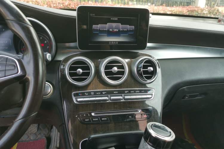 Used Mercedes-Benz GLC 2016 GLC 260 4MATIC Dynamic Edition Audio And AC Panel
