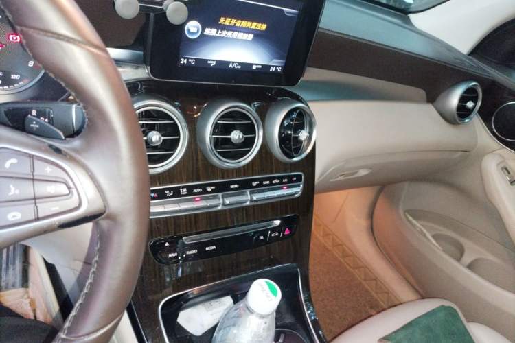 Used Mercedes-Benz GLC 2016 GLC 260 4MATIC Dynamic Edition Audio And AC Panel