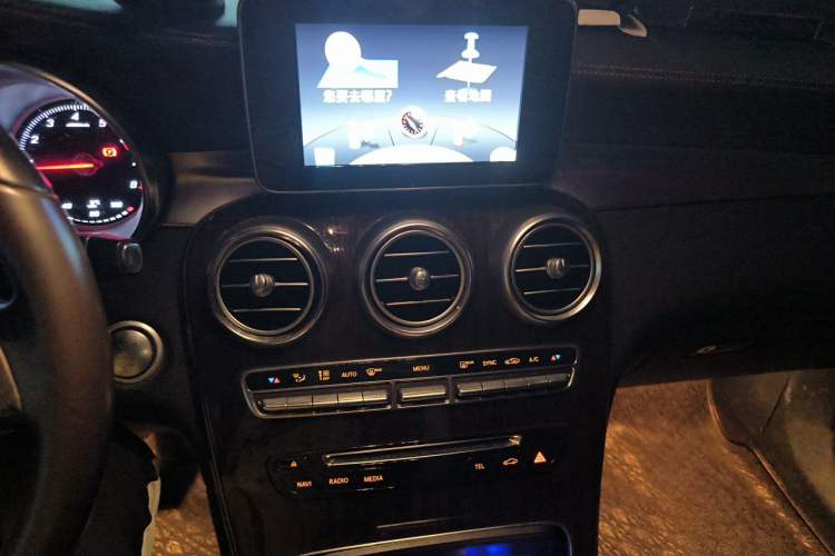 Used Mercedes-Benz GLC 2016 GLC 260 4MATIC Dynamic Edition Audio And AC Panel