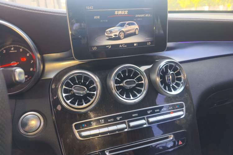 Used Mercedes-Benz GLC 2016 GLC 260 4MATIC Luxury Model Audio And AC Panel