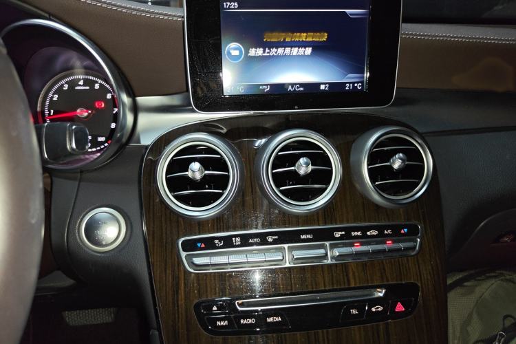Used Mercedes-Benz GLC 2016 GLC 260 4MATIC Dynamic Edition Audio And AC Panel