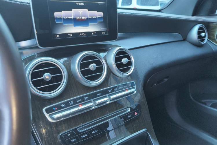 Used Mercedes-Benz GLC 2016 GLC 260 4MATIC Dynamic Edition Audio And AC Panel