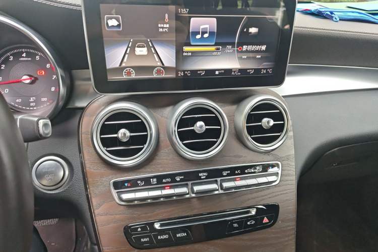 Used Mercedes-Benz GLC 2016 GLC 300 4MATIC Dynamic Model Audio And AC Panel