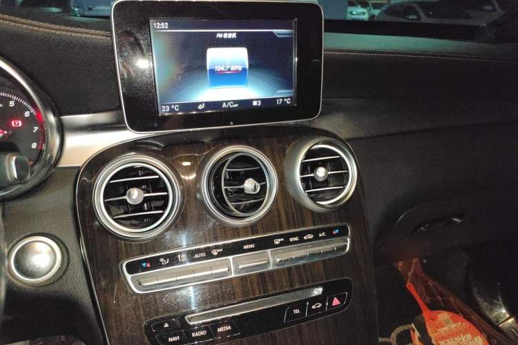 Used Mercedes-Benz GLC 2016 GLC 260 4MATIC Luxury Model Audio And AC Panel