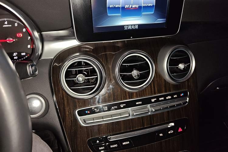Used Mercedes-Benz GLC 2016 GLC 260 4MATIC Dynamic Edition Audio And AC Panel