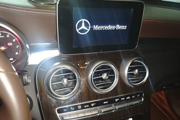 Used Mercedes-Benz GLC 2016 GLC 260 4MATIC Luxury Model Audio And AC Panel