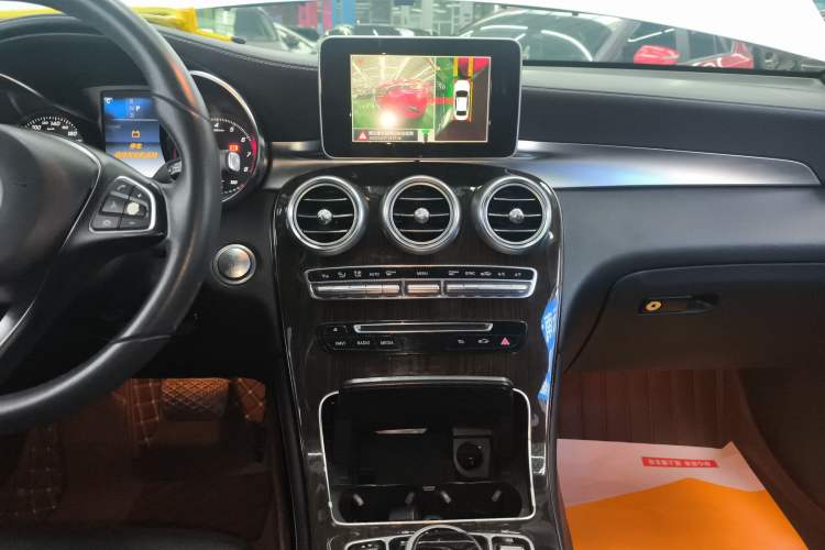 Used Mercedes-Benz GLC 2016 GLC 260 4MATIC Dynamic Edition Audio And AC Panel