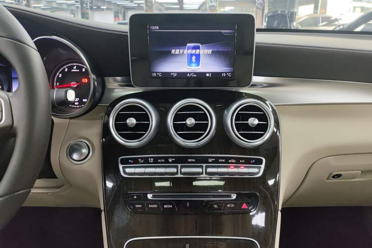 Used Mercedes-Benz GLC 2016 GLC 260 4MATIC Luxury Model Audio And AC Panel