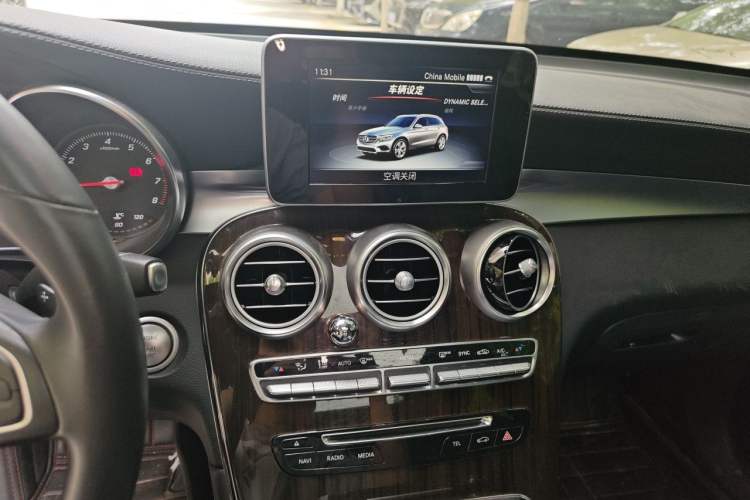 Used Mercedes-Benz GLC 2016 GLC 260 4MATIC Dynamic Edition Audio And AC Panel