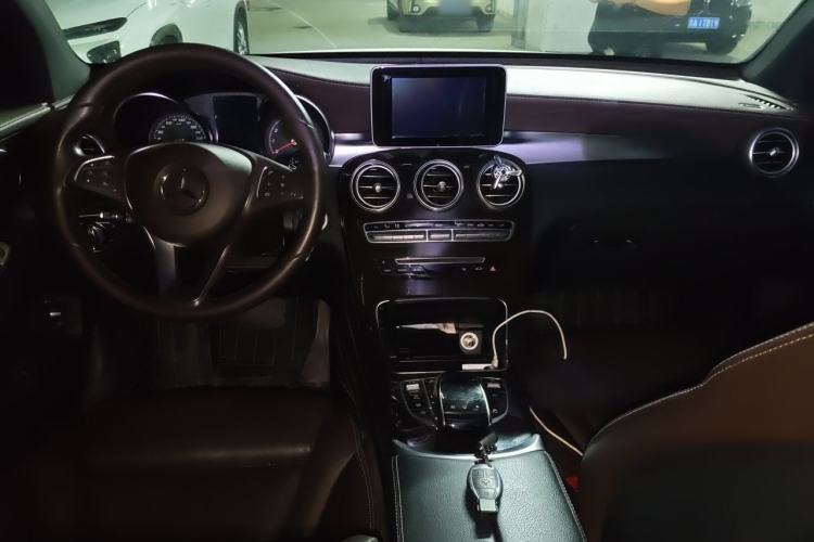 Used Mercedes-Benz GLC 2016 GLC 260 4MATIC Dynamic Edition Center Console