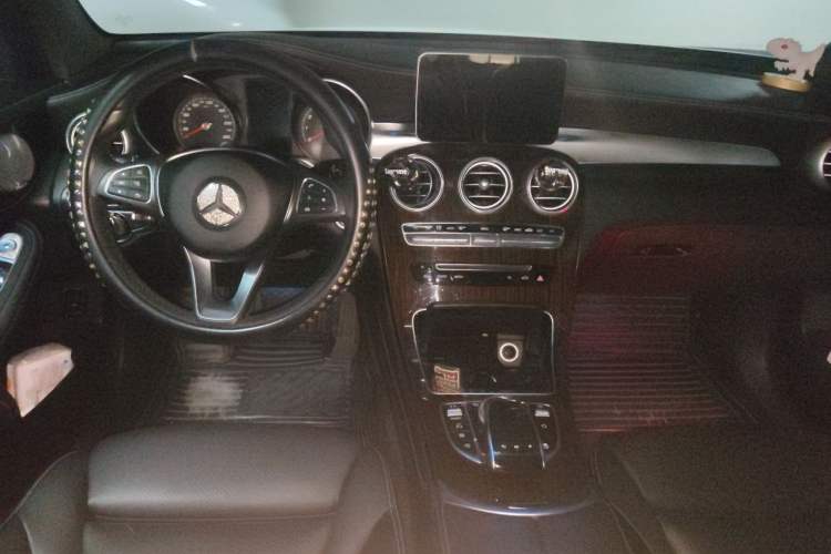 Used Mercedes-Benz GLC 2016 GLC 260 4MATIC Dynamic Edition Center Console