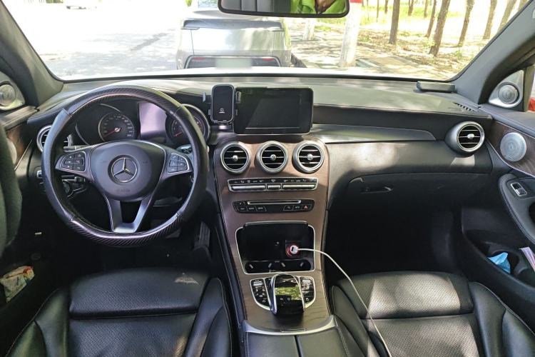Used Mercedes-Benz GLC 2016 GLC 300 4MATIC Dynamic Model Center Console